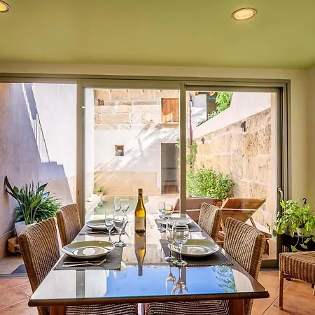 San Jordi By Sealand * Pollença